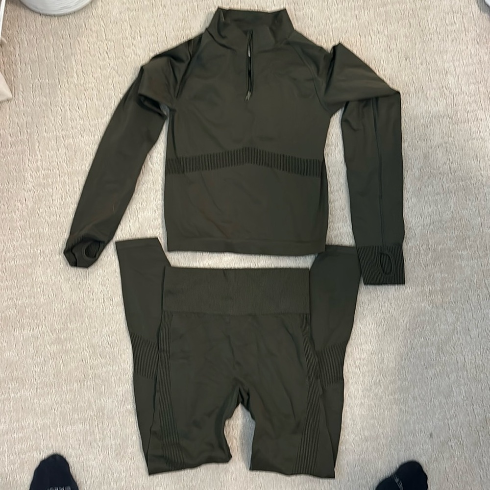 Pink athletic set size small ￼